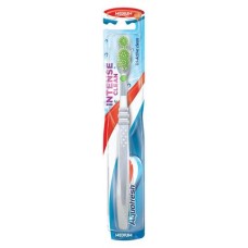 Зубная щетка Aquafresh Intense Clean средней жесткости