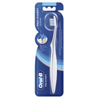 Зубная щетка Oral-B Pro-Expert Clean для превосходной чистки средней жесткости, 1 шт